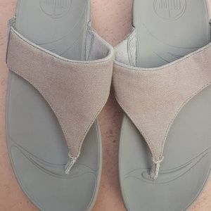 FITFLOP Canvas Khaki/Taupe color, Size 7 Flipflops